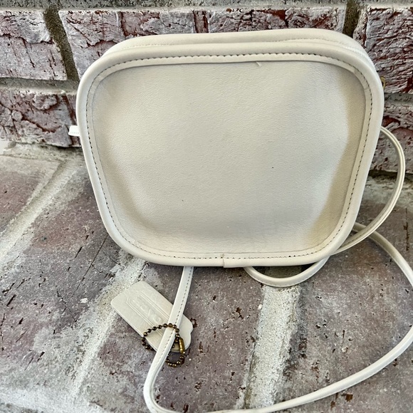 Coach Vintage Bag 9935 - Picture 2 of 9